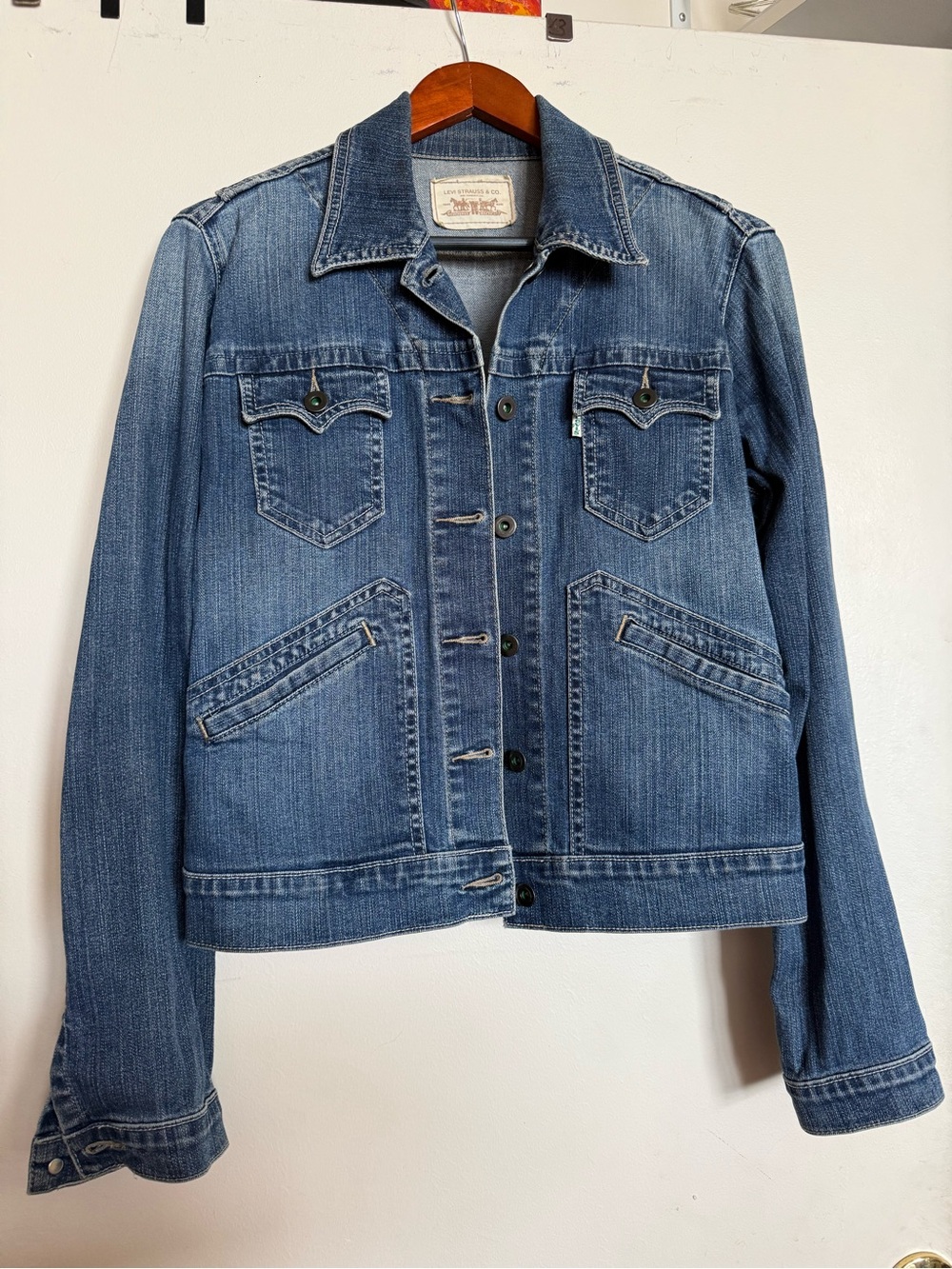Levi Strauss Women’s Fitted Denim Jean Jacket Medium Wash 4 Pocket Y2K